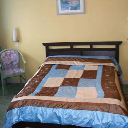 Du Commerce Hotel 2*